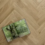 engineered-oak-wood-parquet-flooring-herringbone-pattern-natural